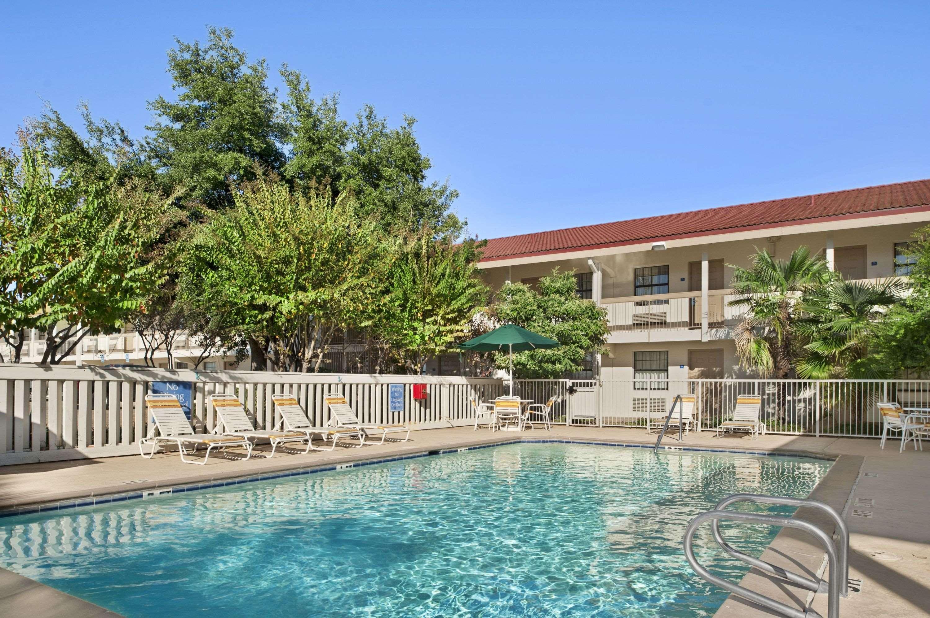 Motel Baymont By Wyndham Longview Esterno foto